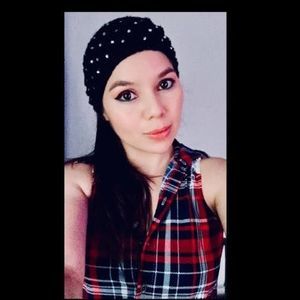 Meet your Posher, Claudia